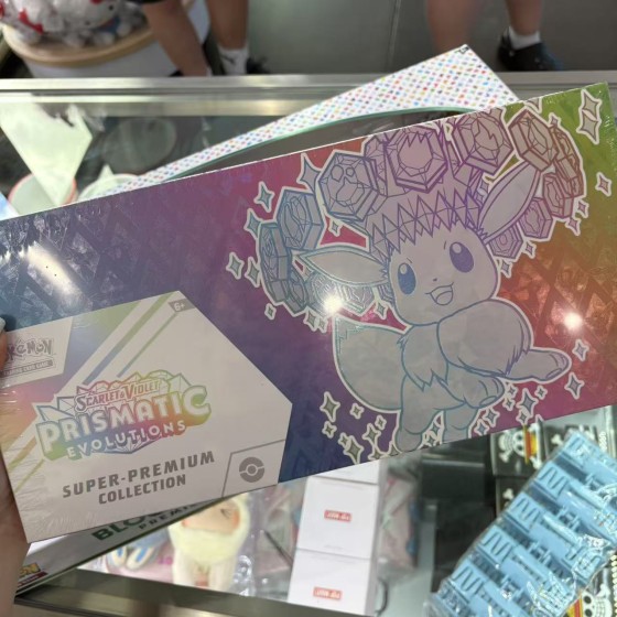 Pokemon Scarlet & Violet Prismatic Evolutions super-premium collection